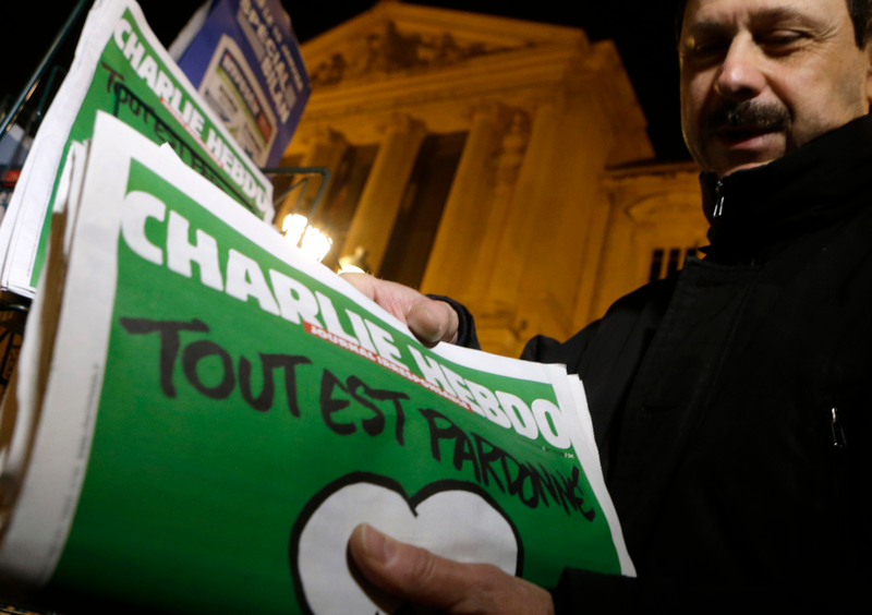 Illustration for article titled Colas en Francia para comprar la edición especial del Charlie Hebdo